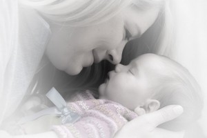 newborn-baby-mother-adorable-38535[1]